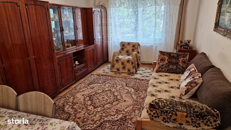 De vanzare apartament 3 camere in Tudor - 1