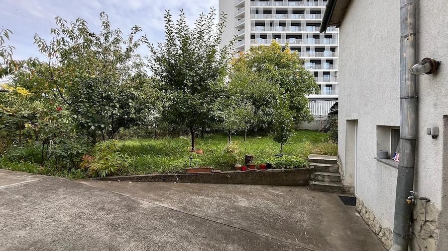 Casă cu 5 camere cu Teren 714 Mp în Exterior Vest
