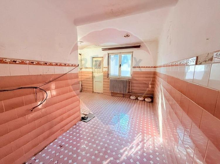 Casă de vanzare cu curte | 4 camere | Zona Gorjului | Teren generos - 13