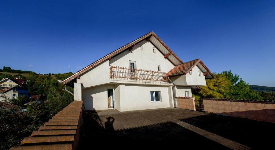 Oportunitate Exclusivă de Investiție în Câmpina Muscel Vila 12+ camere 750 mp - 10