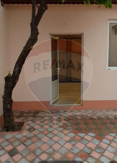 Casă cu două corpuri, ideală pentru firmă, Vitan - 16