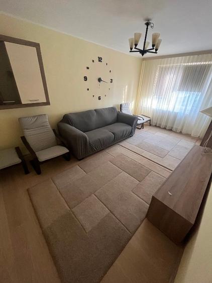 Inchiriez apartament 3 camere zona Titan Auchan - 1
