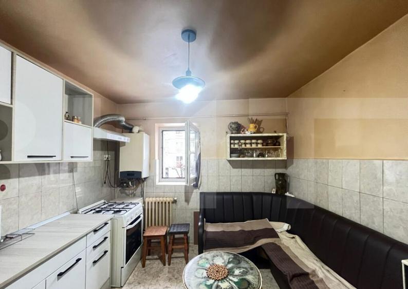 Apartament 4 camere, decomandat, 80 mp, et 1 cu garaj in - 8