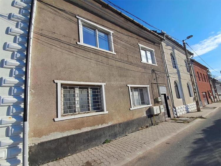 Resita Apartament la Casa,Etj.1 - 2
