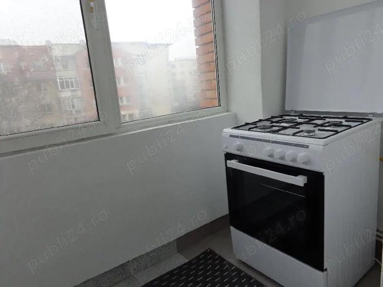 Inchiriez apartament Caracal - zona centrala (Coram) - 1
