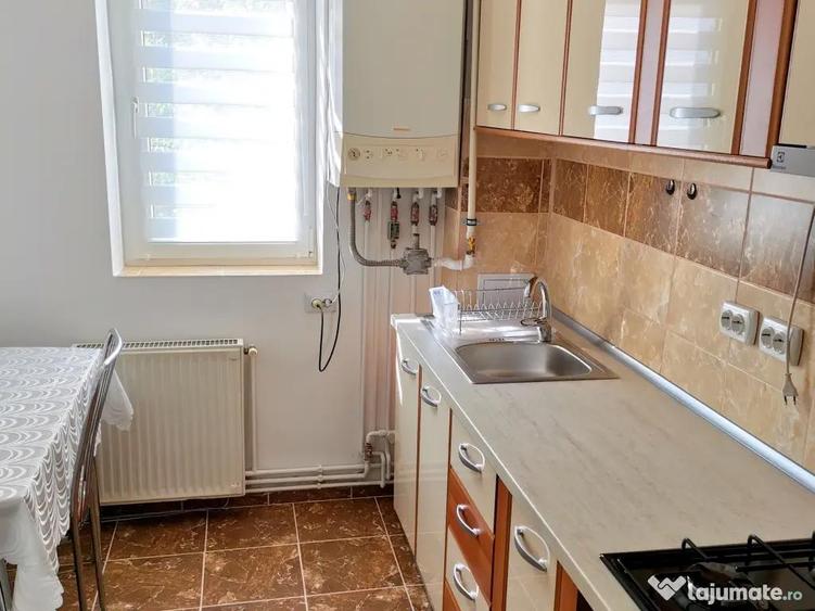 Inchiriez apartament cu 2 camere in Campina, renovat, central - 1