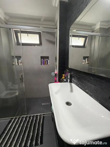 Casă cu 5 camere cu Teren 448 Mp în Brestei