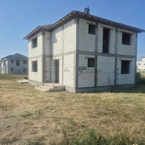 Casă cu 4 camere cu Teren 4 Mp în Mărăcineanu