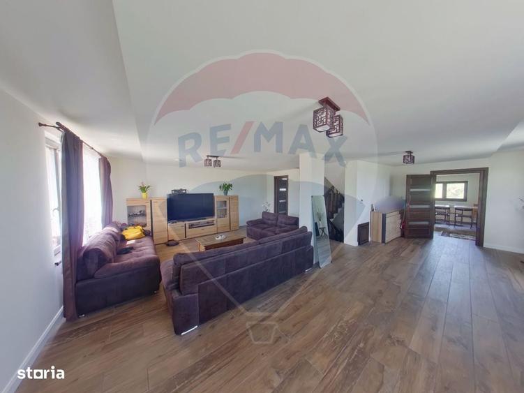 Casă cu 4 camere cu Teren 1160 Mp în Sarasău