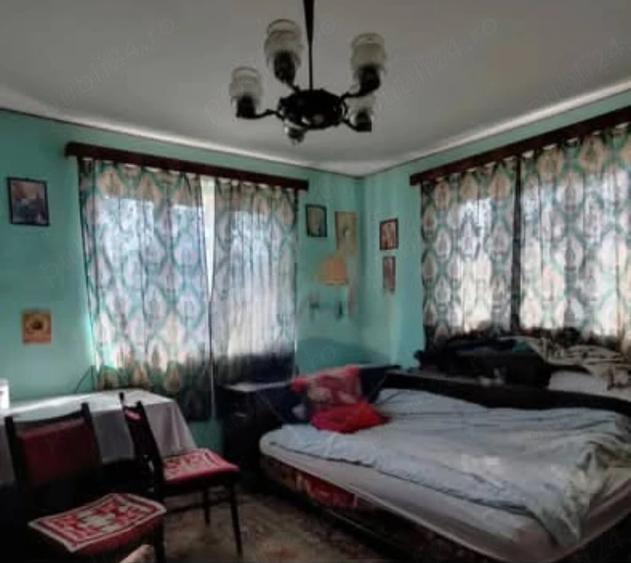 Casă cu 3 camere cu Teren 300 Mp în Central