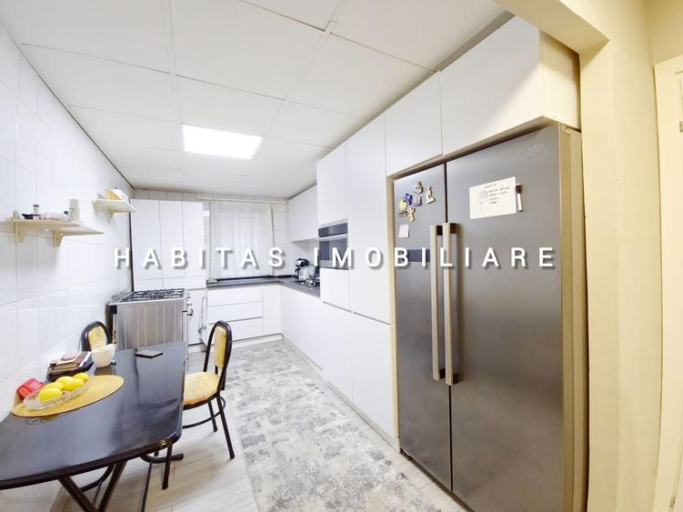 Apartament cu 4 camere semidecomandat, mobilat în Mănăștur