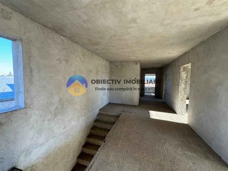 Casă individuală cu 5 camere cu Teren 3600 Mp în Bodești