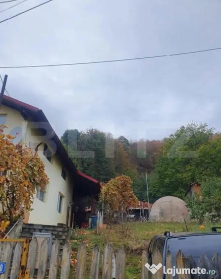 Casă cu 4 camere cu Teren 1500 Mp în Cornu