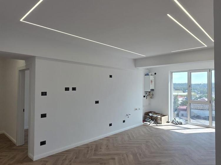 Apartament cu 3 camere semidecomandat în Est