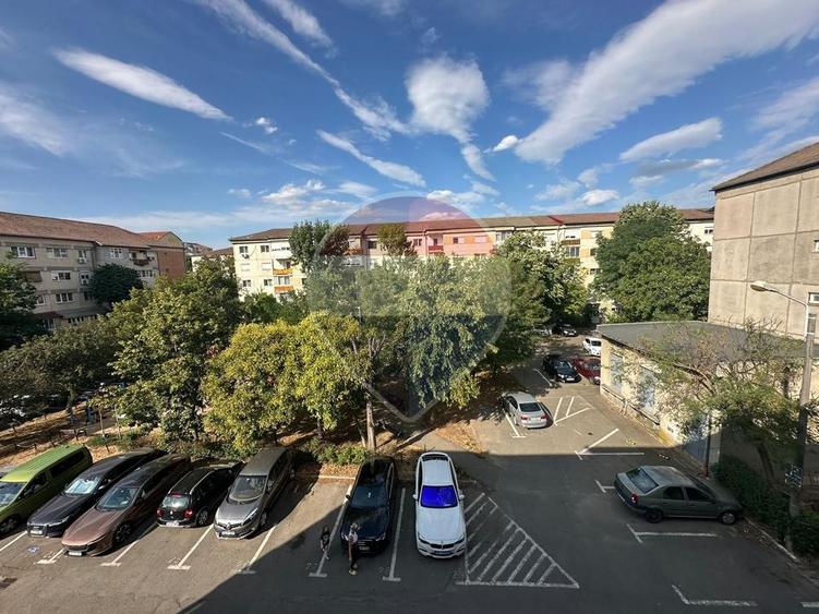 Apartament cu 3 camere decomandat în Rogerius