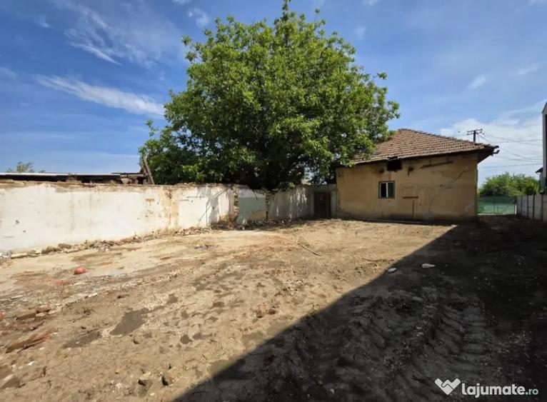 Casă cu 3 camere cu Teren 414 Mp în Central
