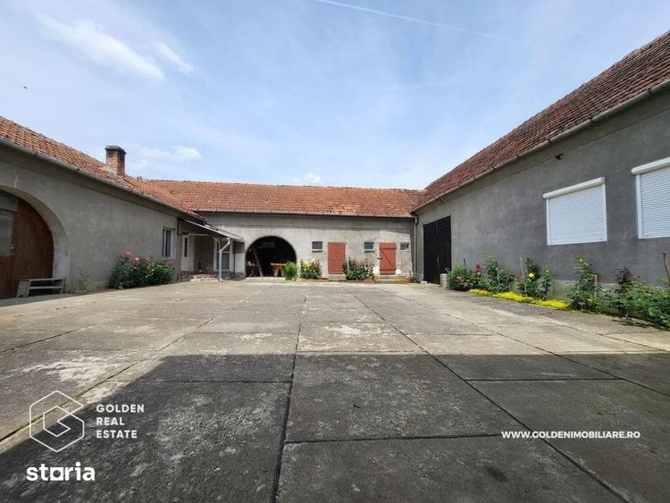 Casă cu 6 camere decomandat cu Teren 10900 Mp în Bârzava