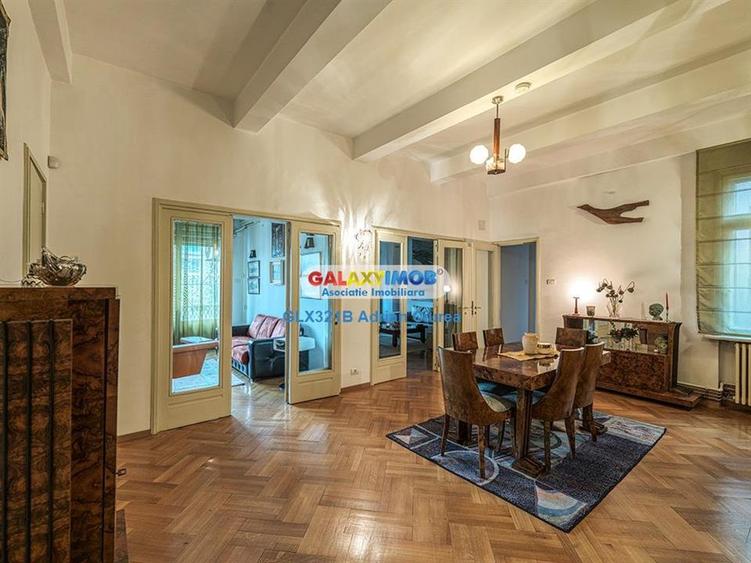 Apartament cu 5 camere decomandat, mobilat în Calea Victoriei
