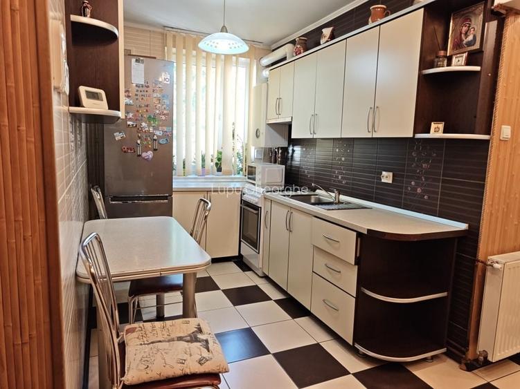 Vand apartament cu doua camere!