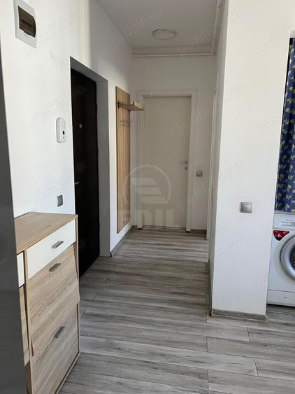 Apartament cu 3 camere semidecomandat în Florești