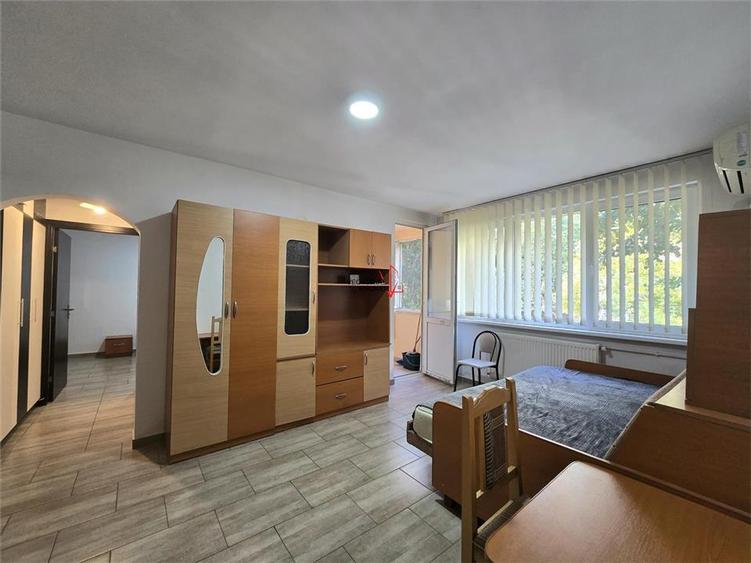 Apartament cu 2 camere semidecomandat în Colentina