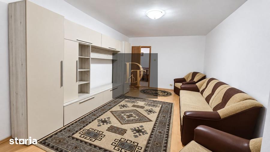 Apartament cu 3 camere decomandat în Tractorul