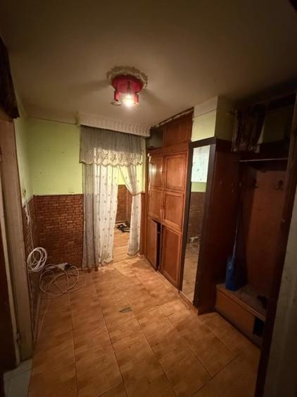 Etaj 2 - Dacia - Piata - 3 camere decomandat - liber - 5