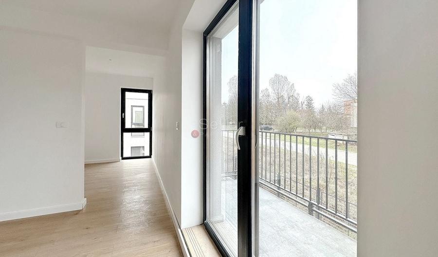 Suprafete Vitrate Mari - 8