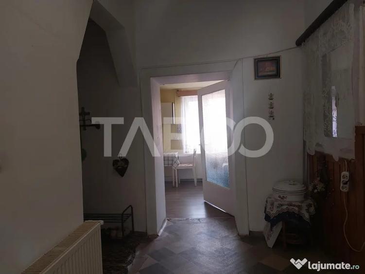 Apartament cu 3 camere semidecomandat în Central