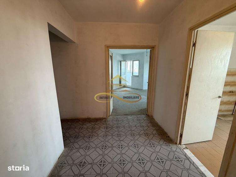 Apartament cu 3 camere decomandat în Narcisa