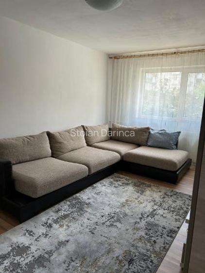 Inchiriez apartament cu doua camere decomandat, zona Lipovei