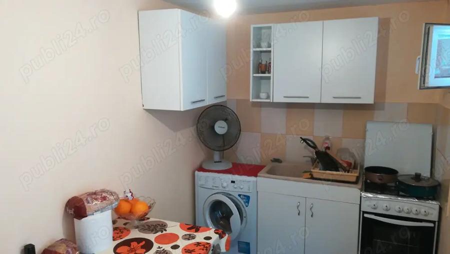 Vand urgent casa la curte - langa statia de metrou Piata Muncii !!! - 2