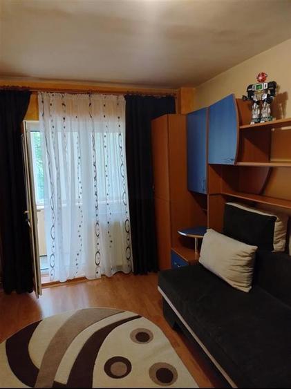 Apartament cu 3 camere, cartier Noua - 5