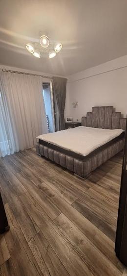 Vanzare apartament  3 camere,vedere către Coloana Infinit, 168000 € - 8