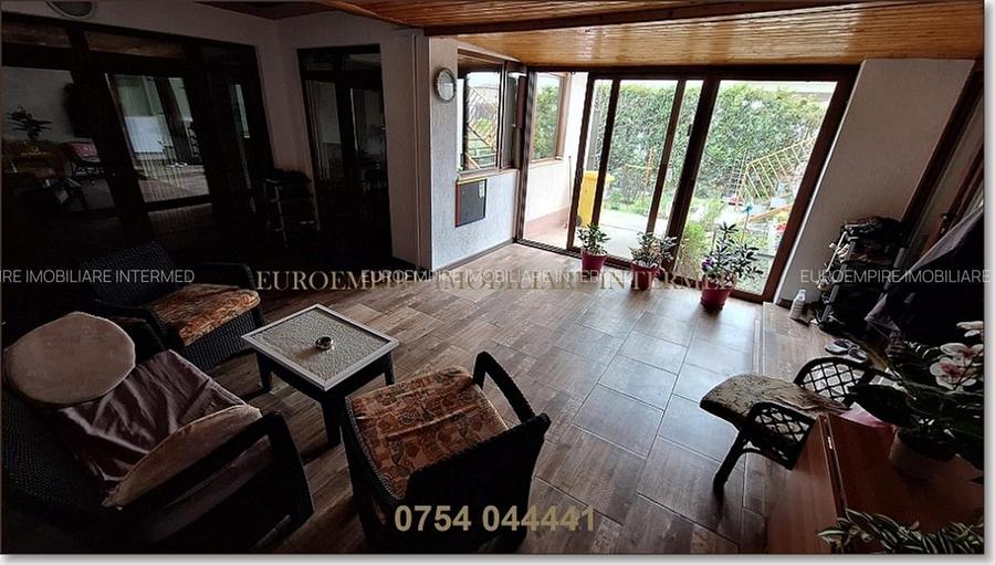 Vila+casa de vanzare zona Km 5 - 2