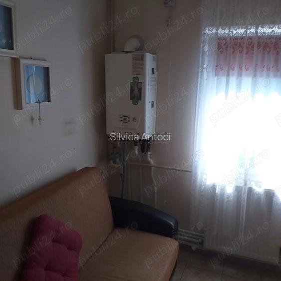 Vand apartament semidecomandat 2 camere