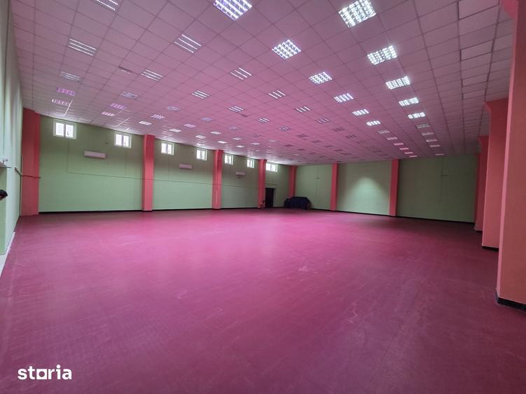 Spațiu comercial, de 1,500 mp, în Central