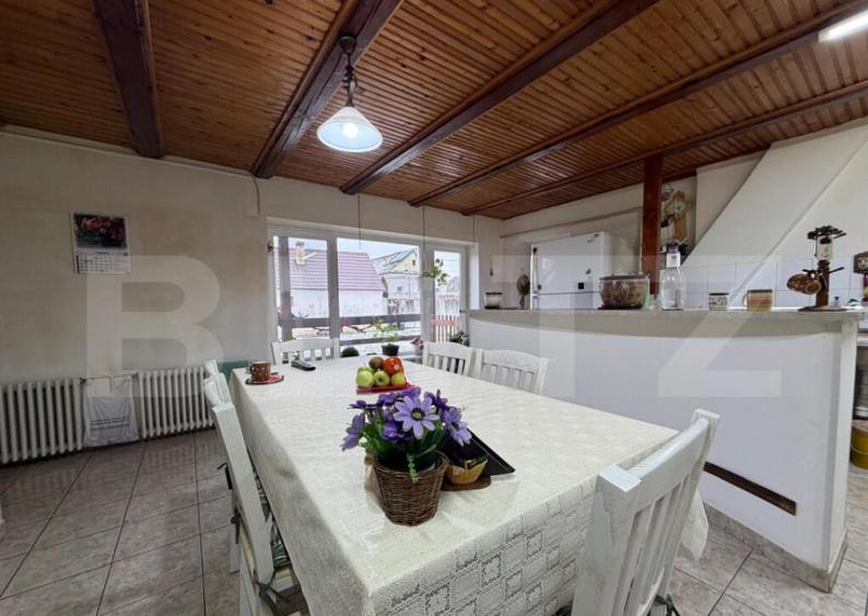 Casa de vanzare cu teren generos la doar 15 minute de - 8