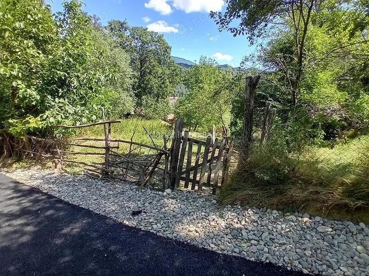 De vanzare teren intravilan in zona de munte