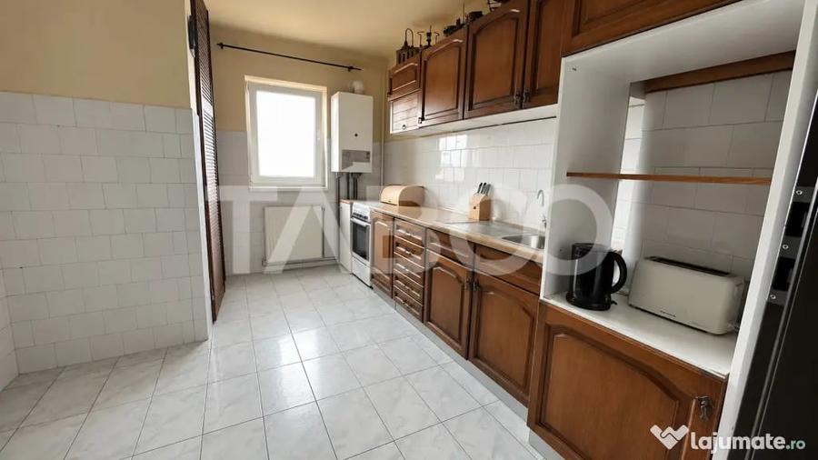 Apartament cu 4 camere decomandat în Ștrand