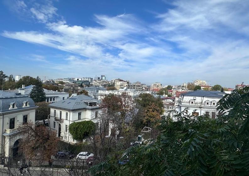 Piața Romana.Apartament în vila. - 1