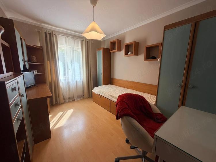 Apartament cu 3 camere decomandat în Soarelui