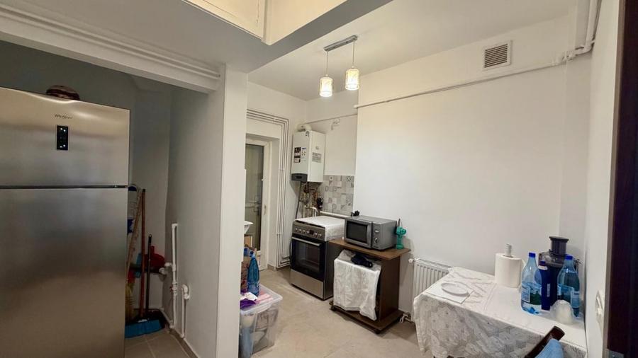 Apartament cu 3 camere semidecomandat în Primăverii