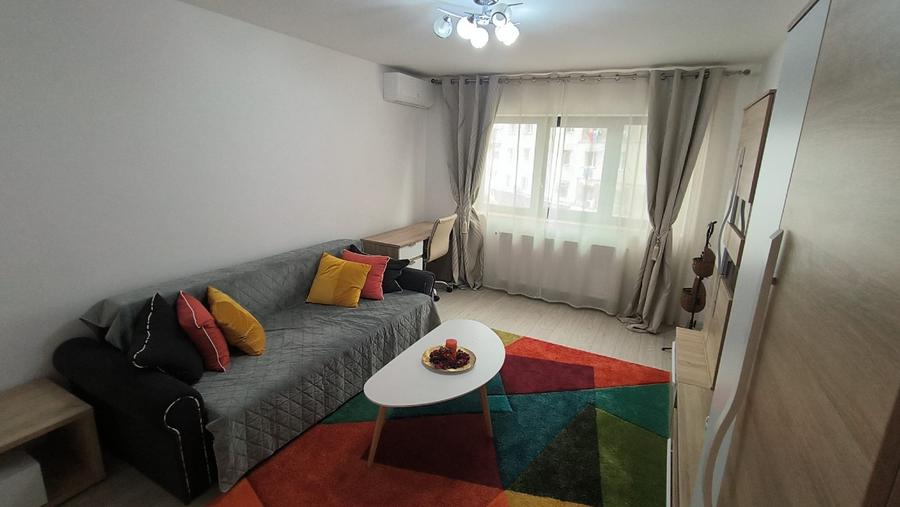 Proprietar închiriez ap 2 cam bloc nou  - 2