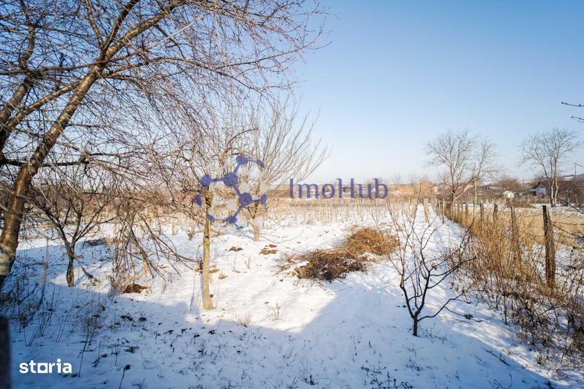 Teren de 2200 mp si casa in sat Voinesti, langa biserica - 13