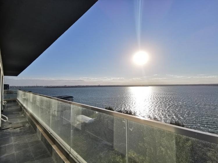 Vedere frontala spre lac in centrul statiunii Mamaia - 1