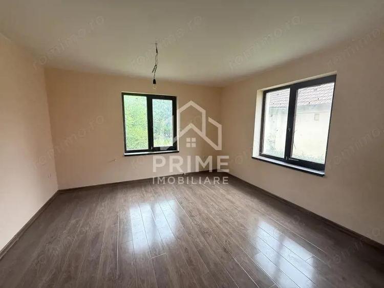 Casa cu 6 camere ?i gradina generoasa de vanzare in Benic - 8