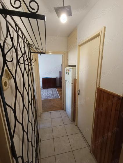 De vanzare apartament 2 camere cu garaj - 3