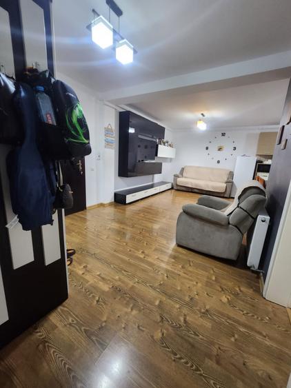 Apartament cu 3 camere, 61 mp, 2 balcoane, zona Florilor - 7