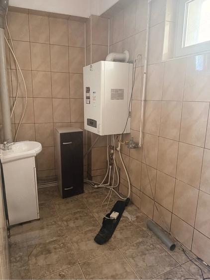 Casă cu 4 camere cu Teren 303 Mp în Giulești